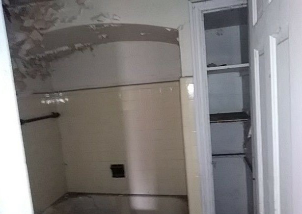 10741 E Outer Drive second floor 4.jpg